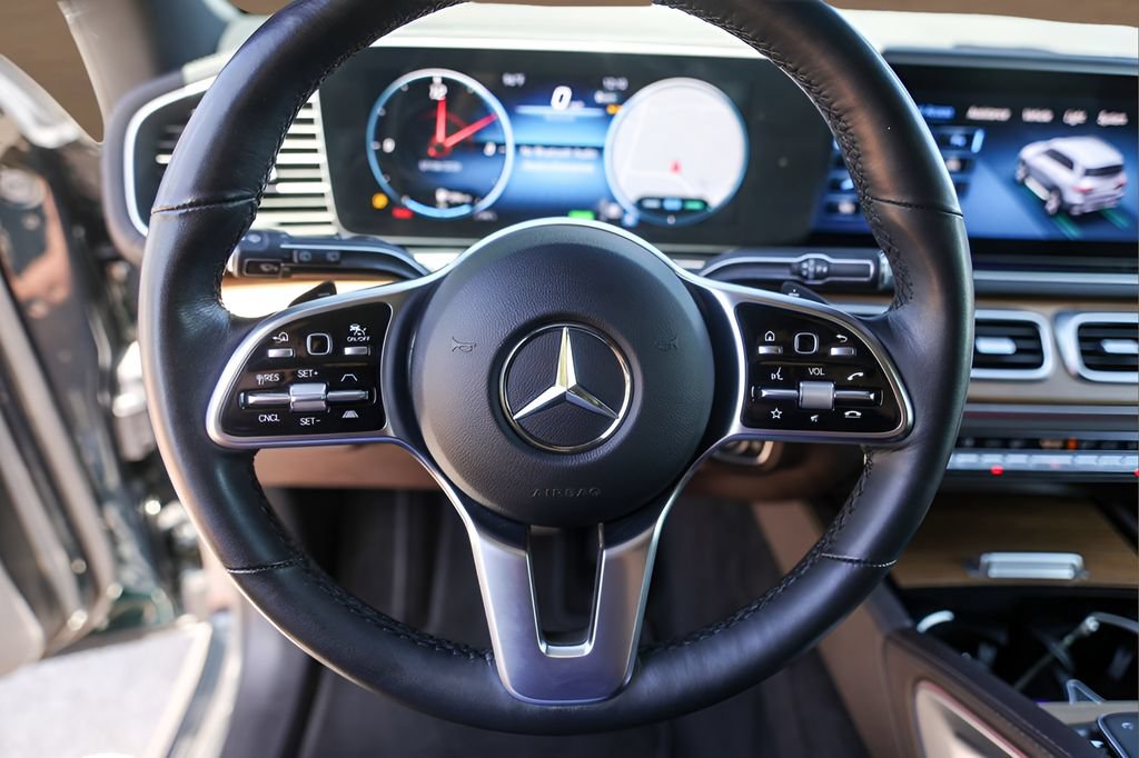 Used 2023 Mercedes-Benz GLS 450 4MATIC image 11