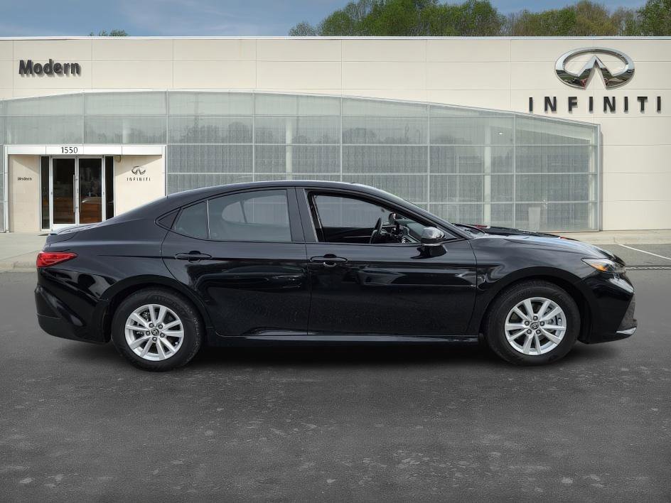 Used 2025 Toyota Camry LE image 3