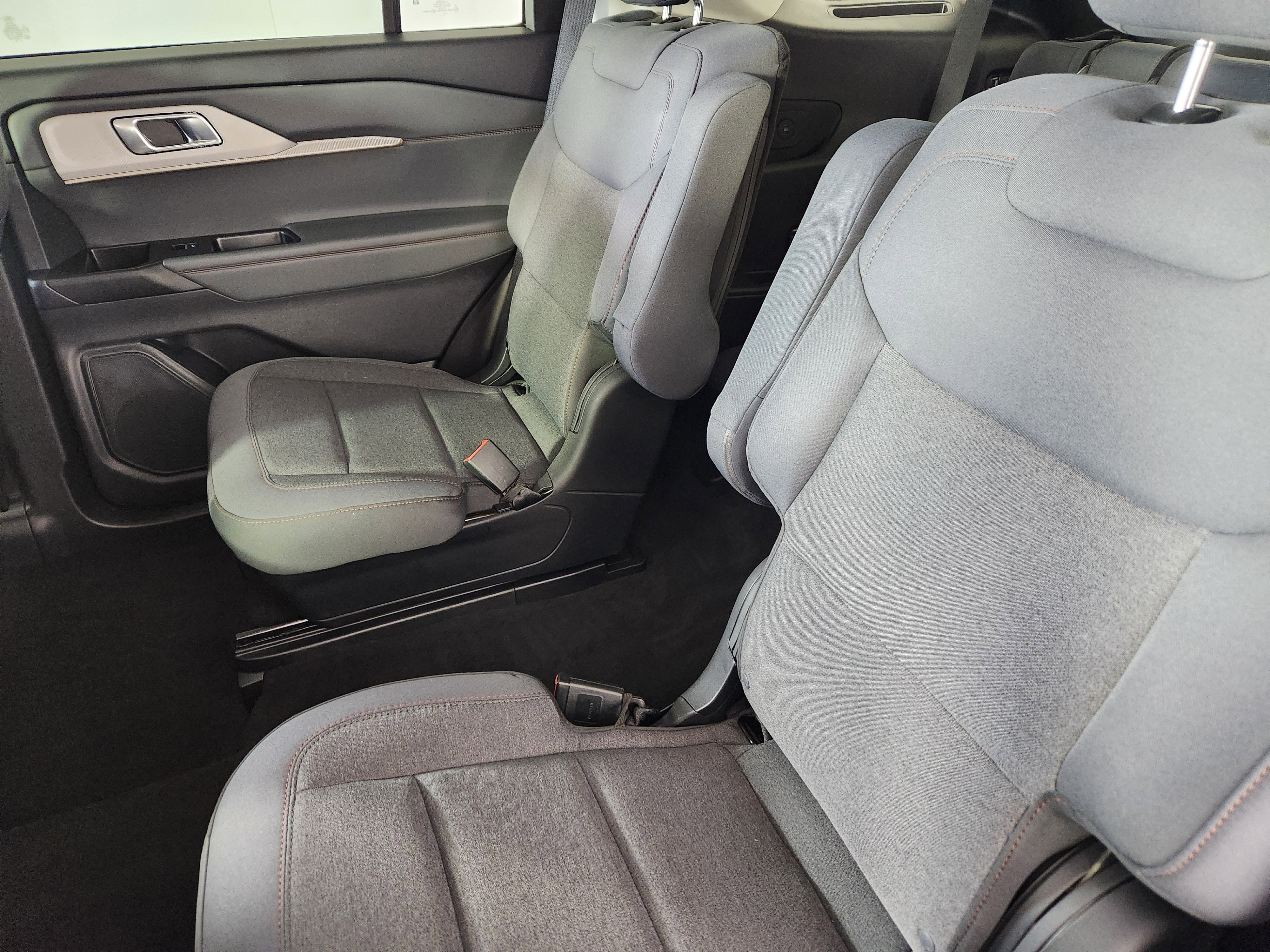 Used 2025 Ford Explorer Active image 13