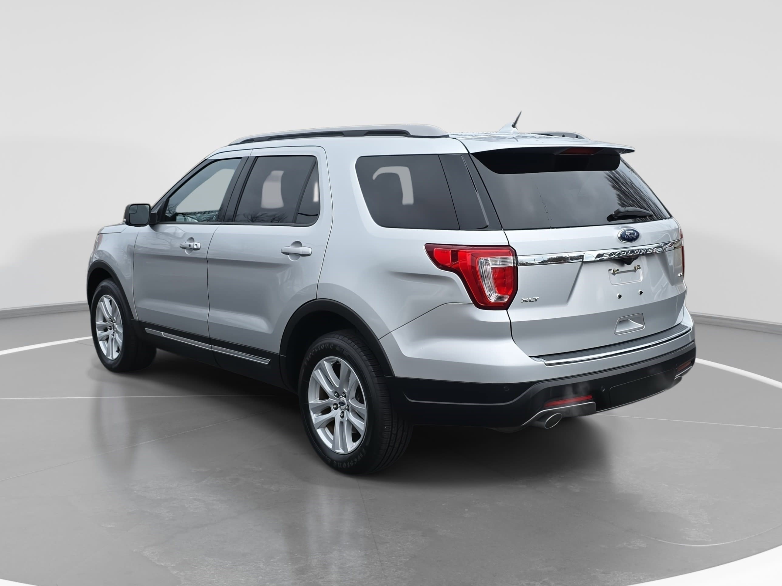Used 2018 Ford Explorer XLT w/ Equipment Group 202A image 7