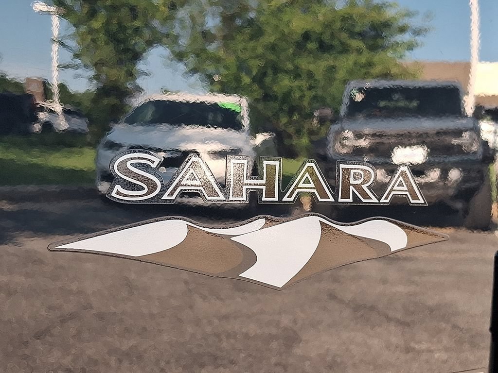 Used 2018 Jeep Wrangler Unlimited Sahara w/ Connectivity Group AWD/4WD image 31