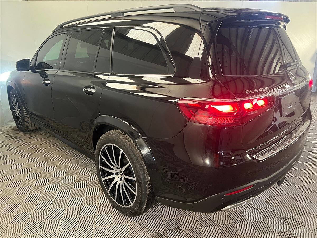 Used 2024 Mercedes-Benz GLS 450 4MATIC image 7