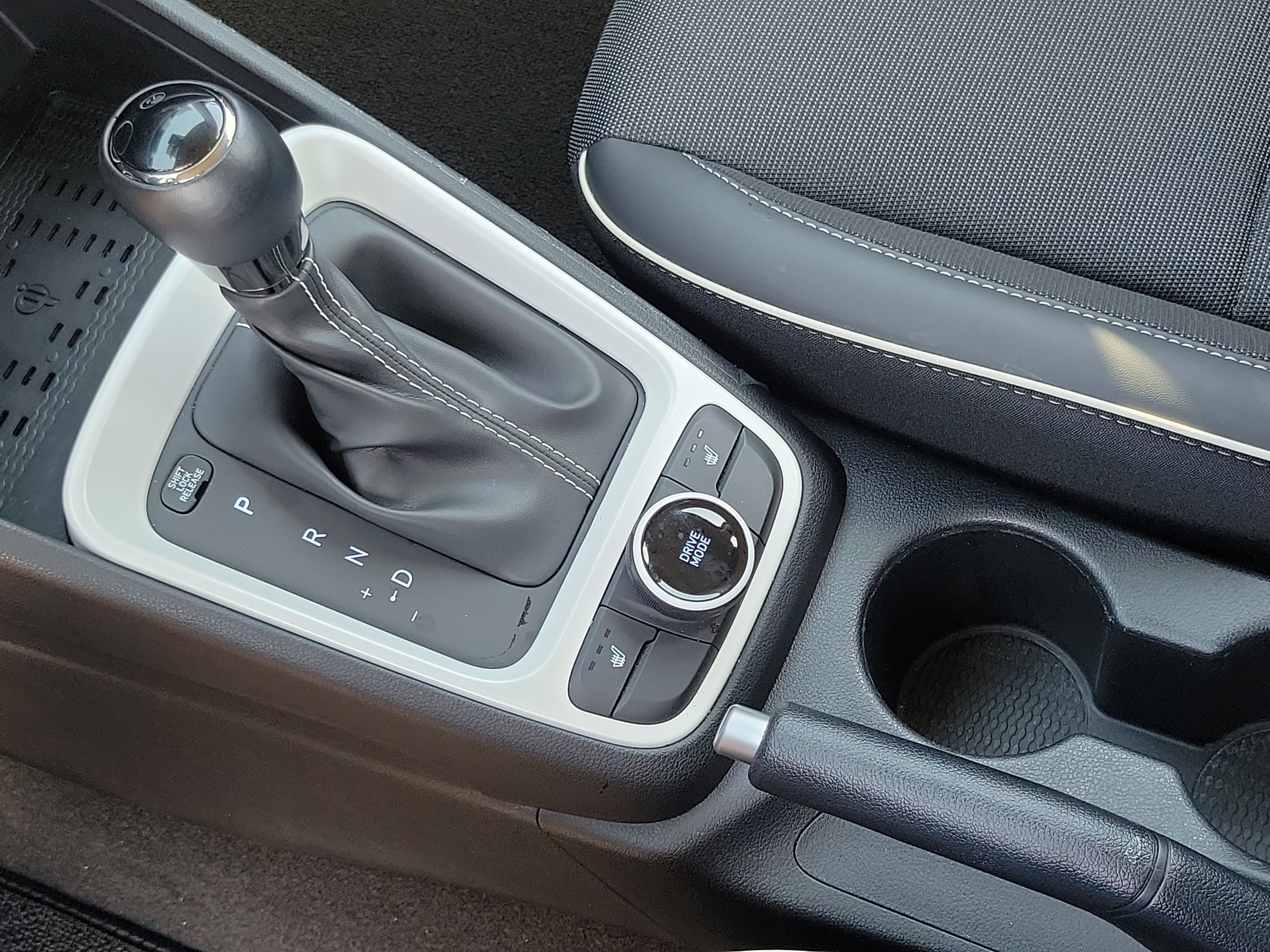 Certified 2025 Hyundai Venue Limited FWD image 16