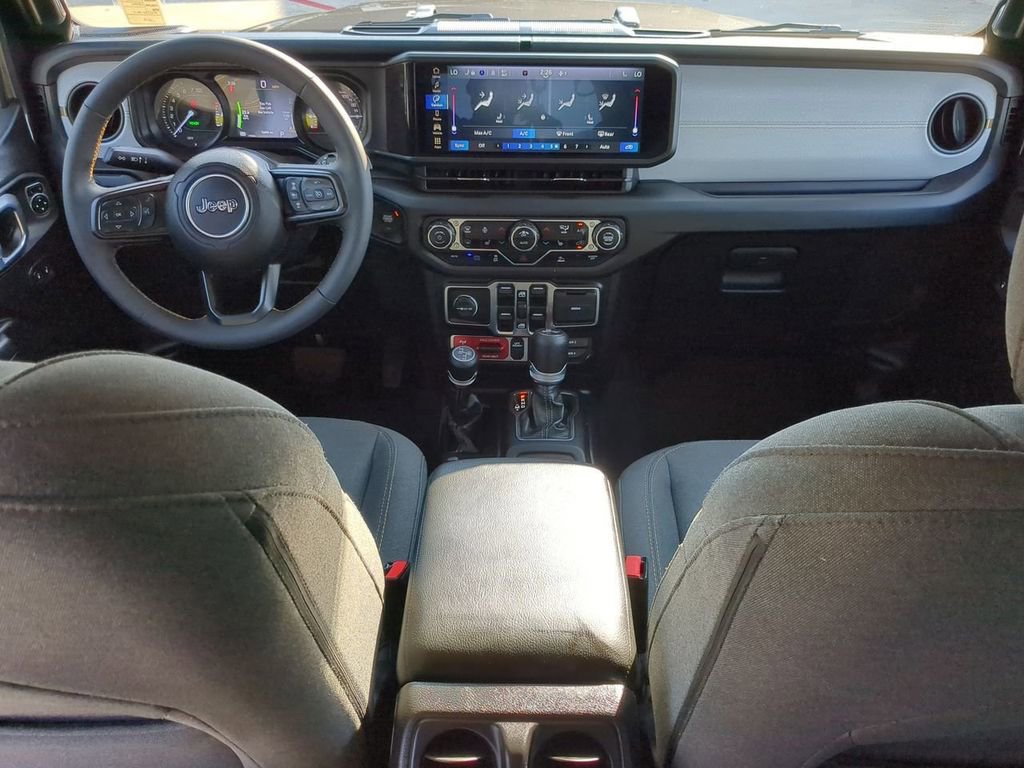 Used 2024 Jeep Wrangler Unlimited image 27