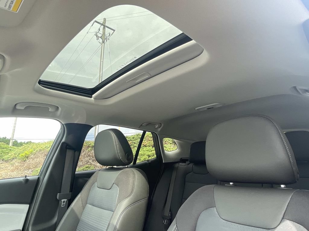 New 2026 Chevrolet Trax LT w/ Sunroof Package FWD image 16