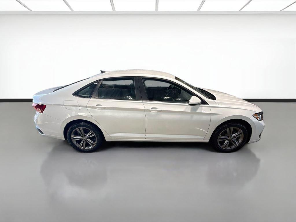 Used 2023 Volkswagen Jetta SE FWD image 4