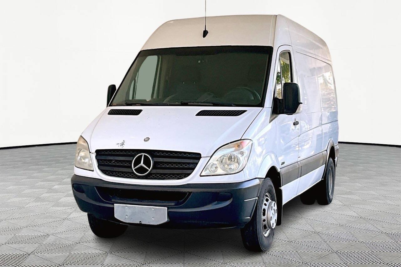 Used 2010 Mercedes-Benz Sprinter 3500 image 1