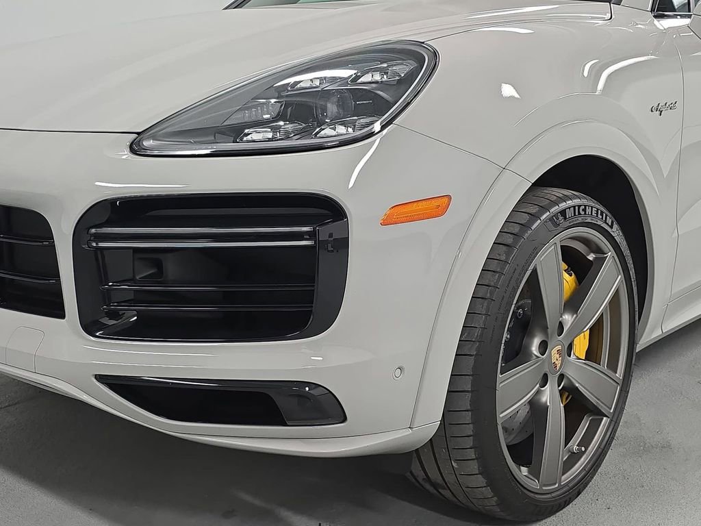 Certified 2023 Porsche Cayenne Turbo S AWD/4WD image 11