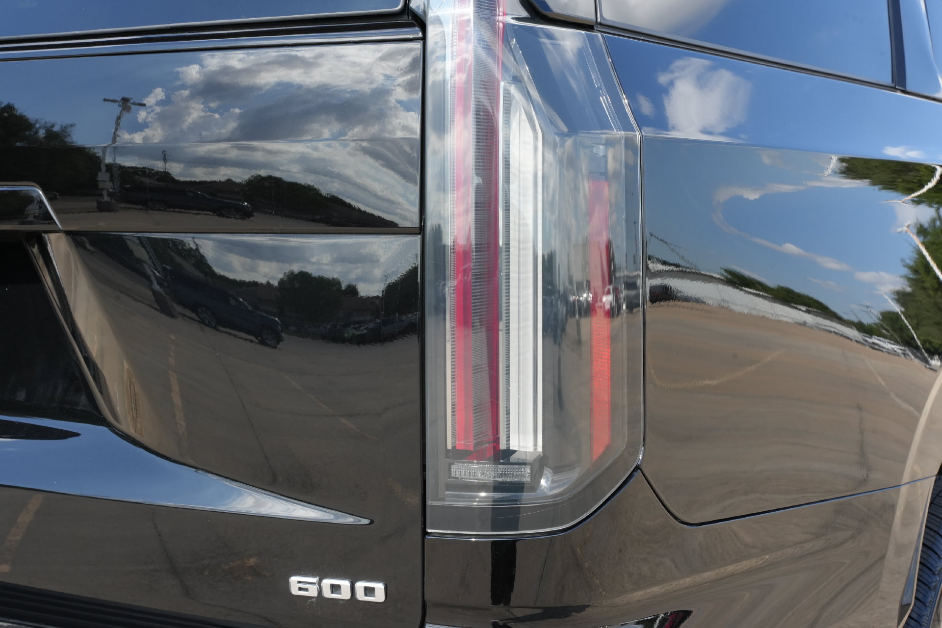 Certified 2025 Cadillac Escalade Sport w/ Touring Package AWD/4WD image 22