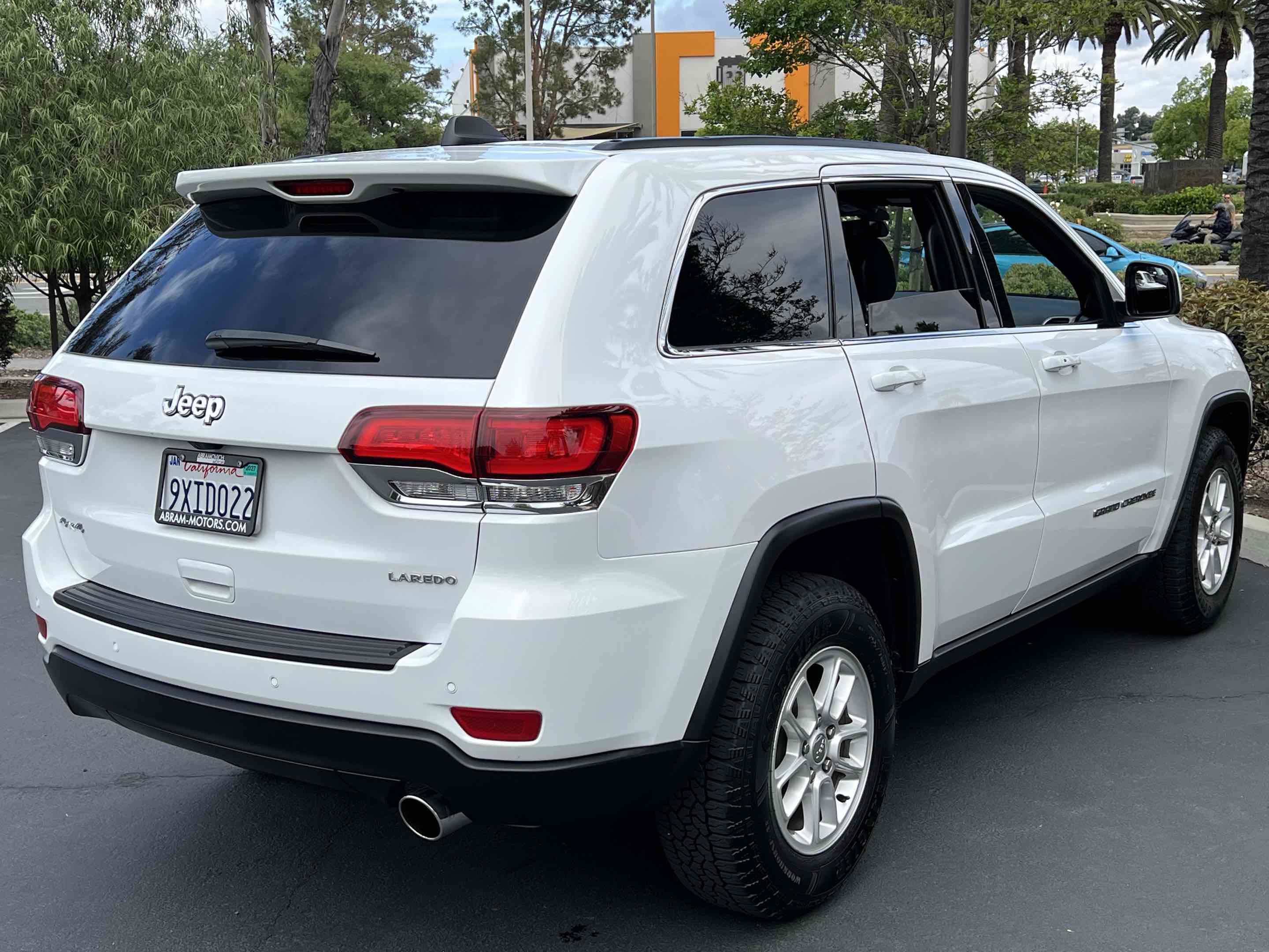 Used 2020 Jeep Grand Cherokee Laredo image 9