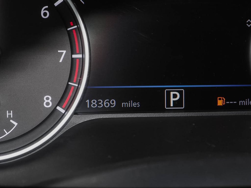 Used 2025 Nissan Sentra SR FWD image 17