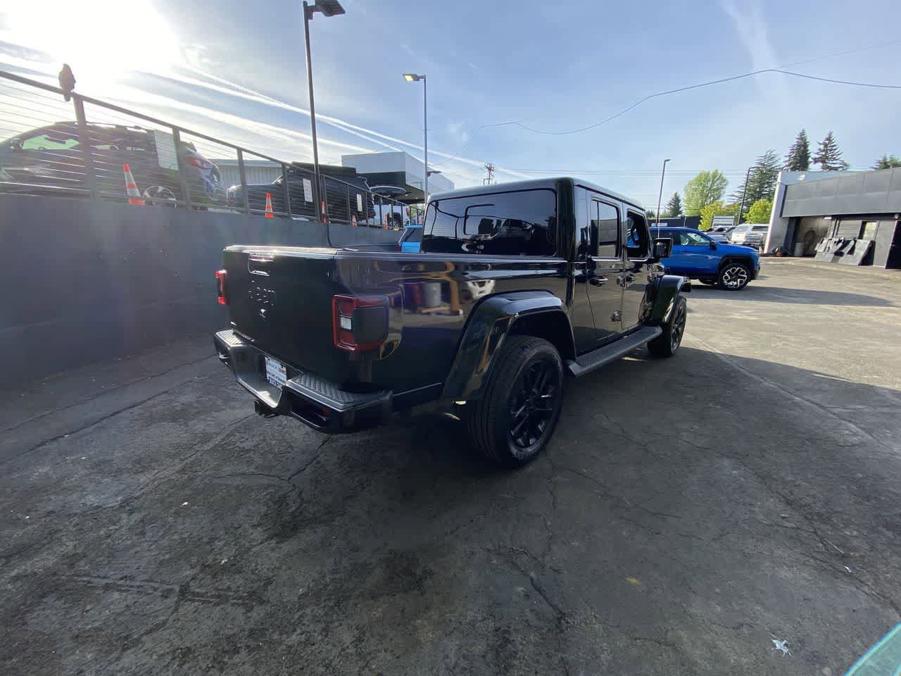 Used 2021 Jeep Gladiator Overland AWD/4WD image 6