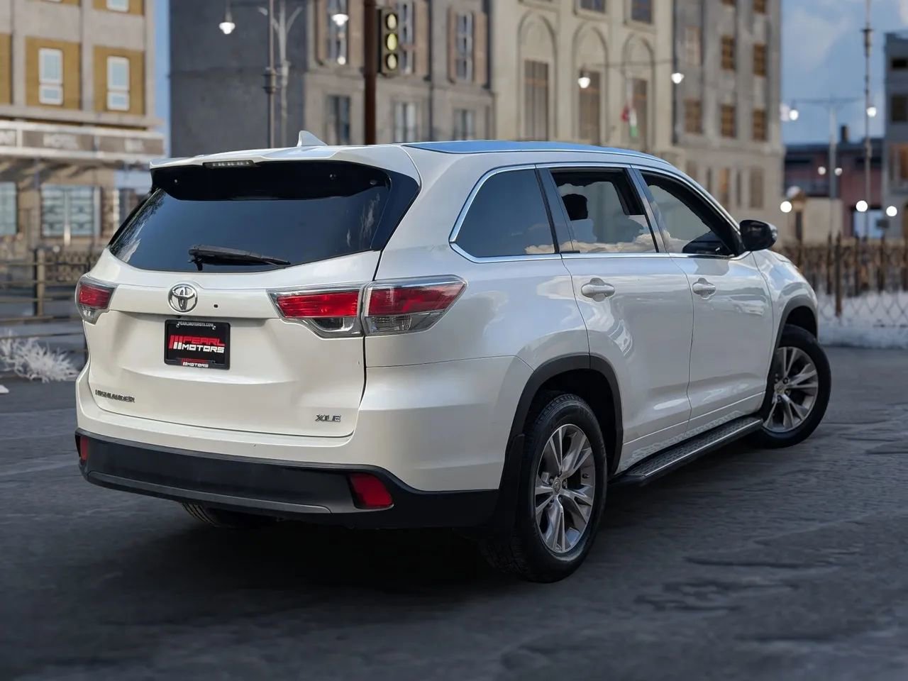 Used 2014 Toyota Highlander XLE FWD image 4