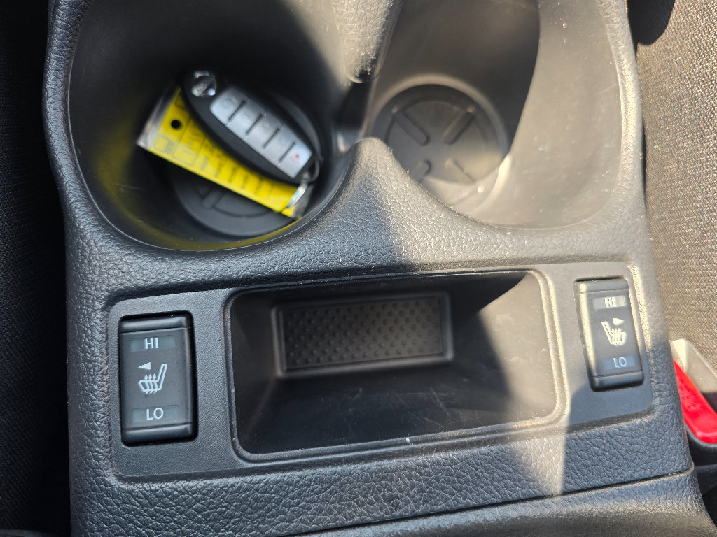 Used 2020 Nissan Rogue SV image 25