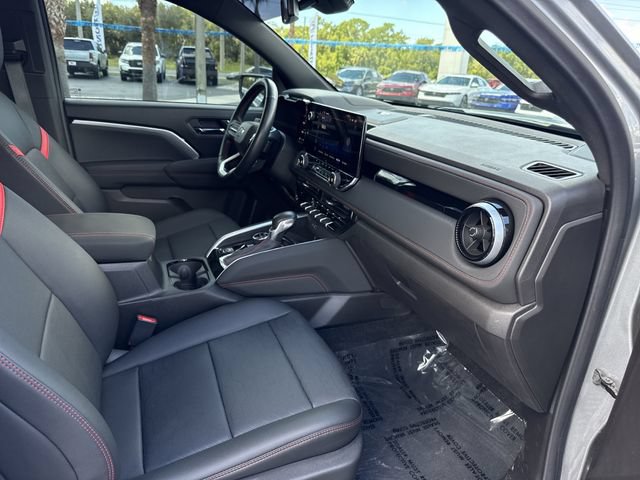 Used 2025 Chevrolet Colorado Z71 w/ Technology Package AWD/4WD image 19