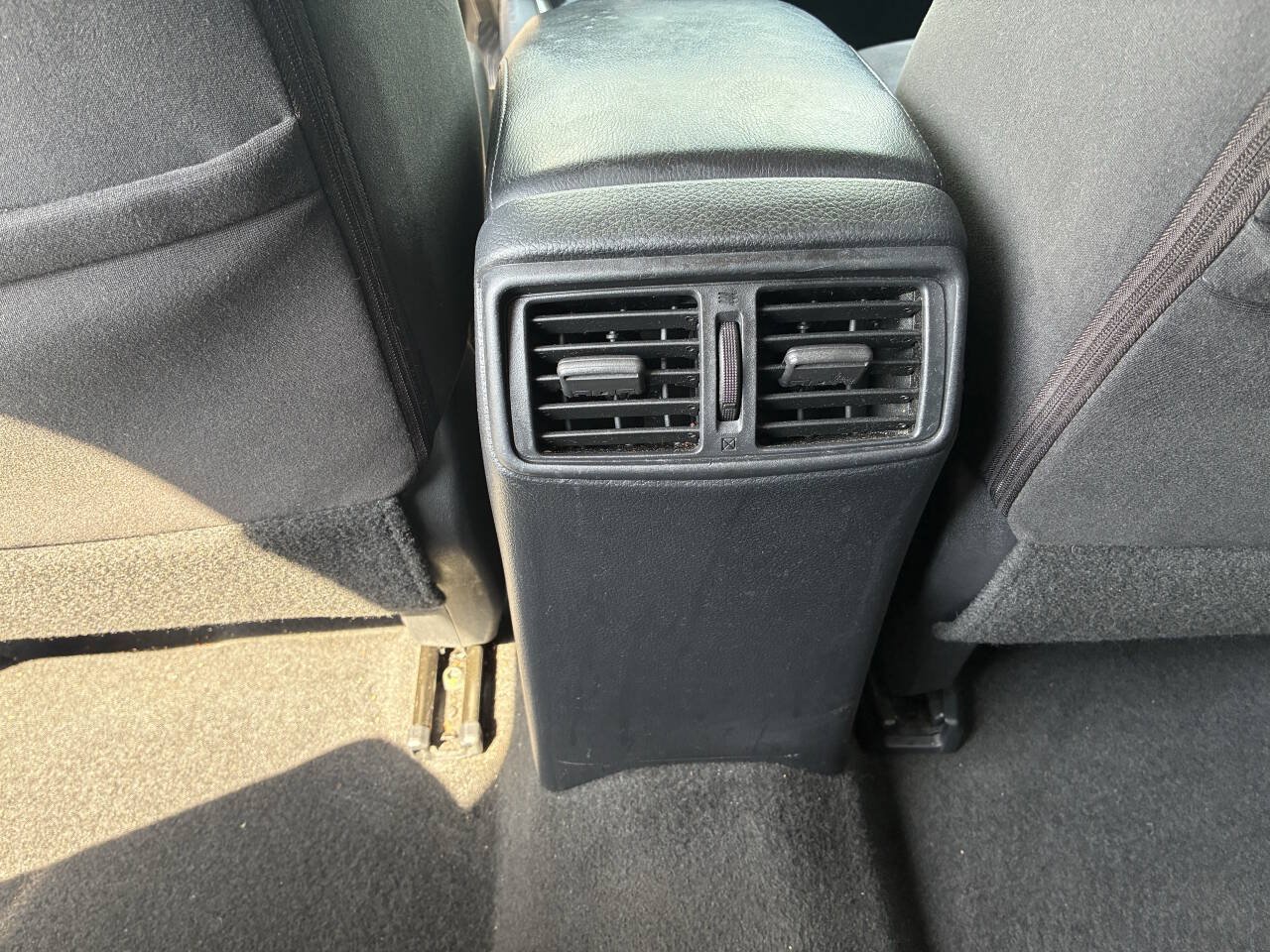Used 2015 Nissan Rogue S FWD image 20