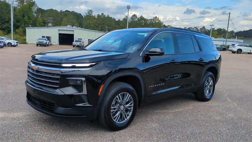 Used 2025 Chevrolet Traverse LT