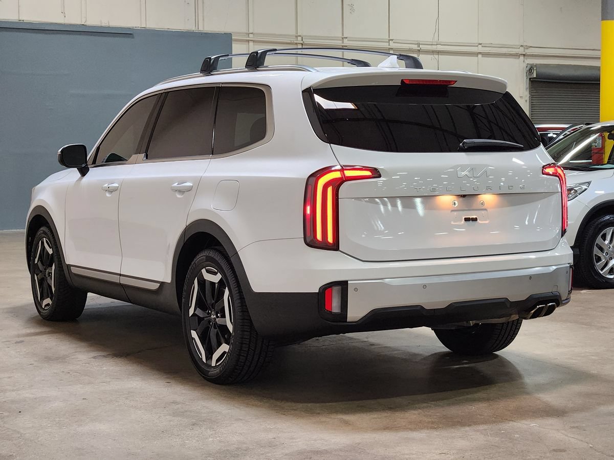 Used 2024 Kia Telluride EX w/ EX Captain's Chair Package FWD image 11
