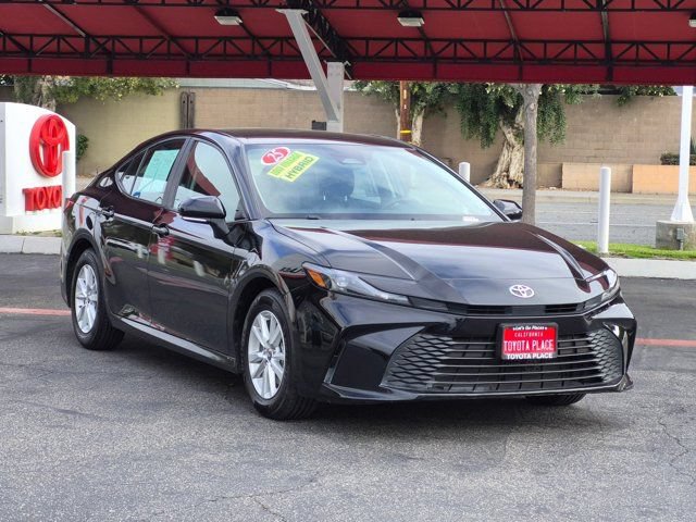 Used 2025 Toyota Camry LE FWD image 3