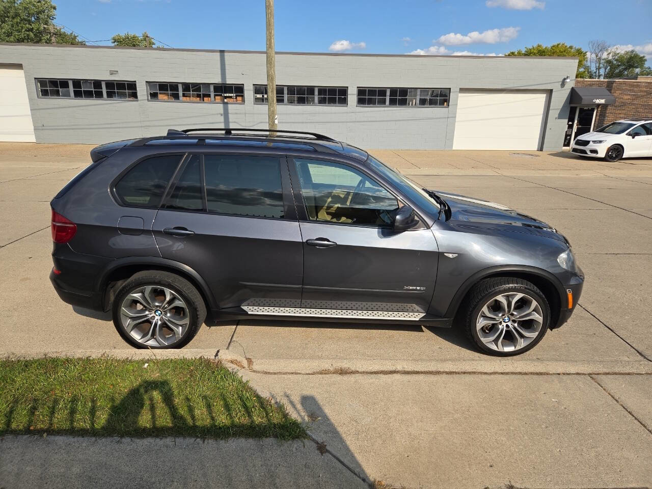 Used 2011 BMW X5 xDrive50i image 12