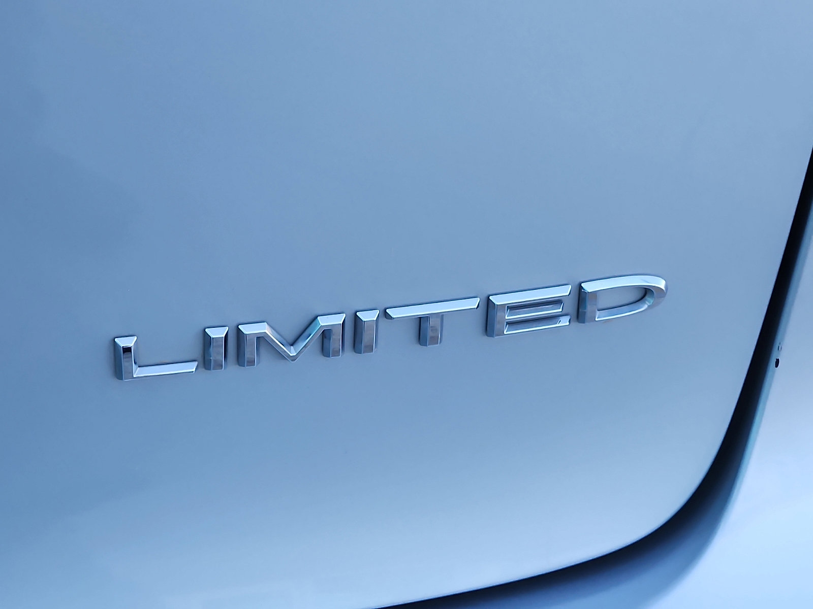 Used 2024 Chrysler Pacifica Limited image 10