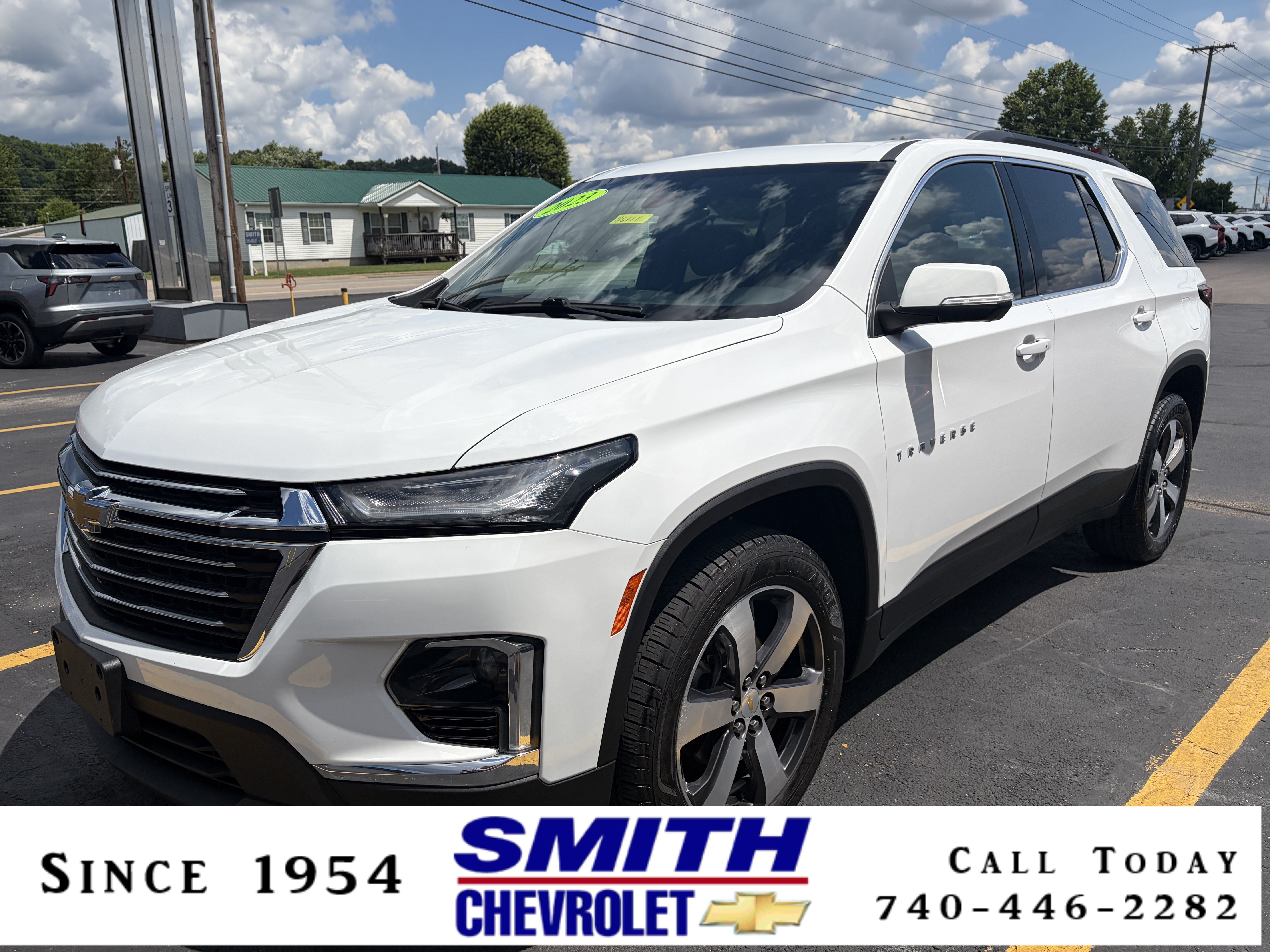 Used 2023 Chevrolet Traverse LT w/ LT Premium Package AWD/4WD image 1