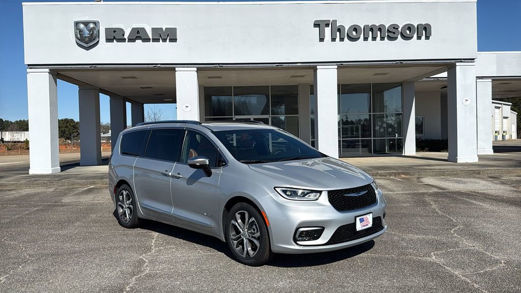 New 2026 Chrysler Pacifica Pinnacle image 2