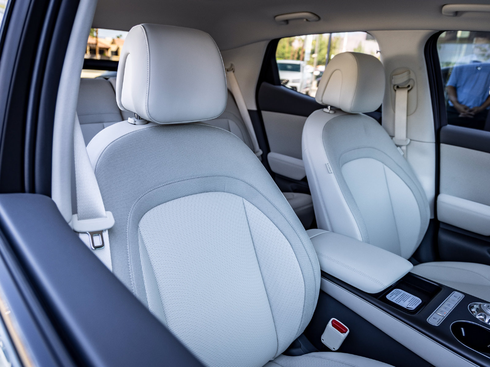 New 2027 Genesis GV60 RWD image 30