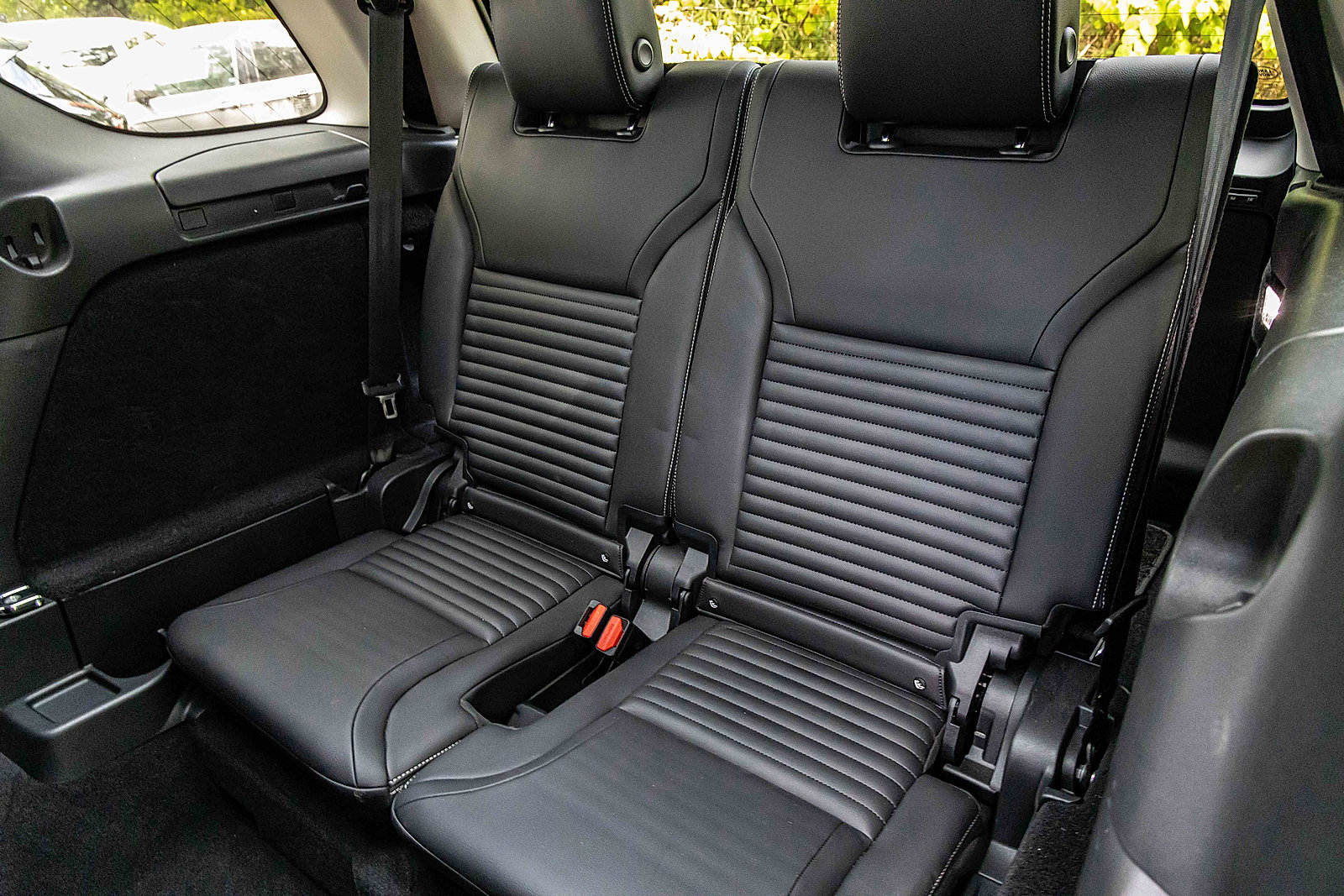 Used 2024 Land Rover Discovery S image 23