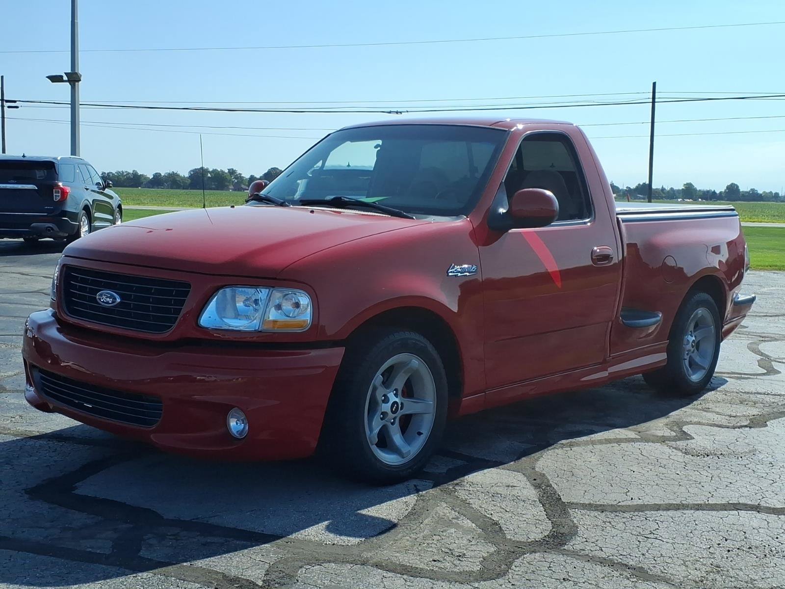 Used 2000 Ford F150 Lightning RWD image 12