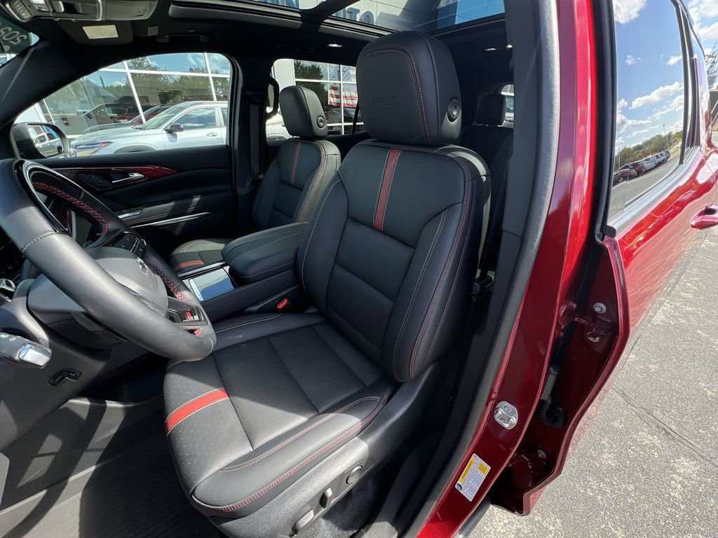 Certified 2024 Chevrolet Traverse RS w/ LPO, Floor Liner Package image 20