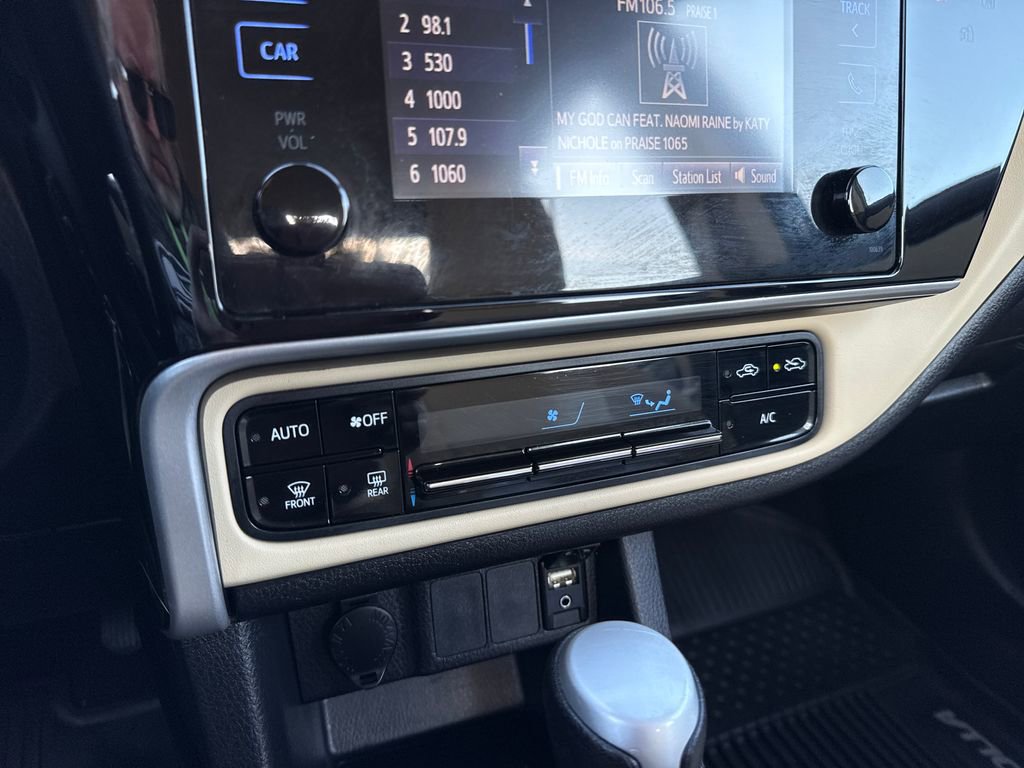 Used 2017 Toyota Corolla LE image 30