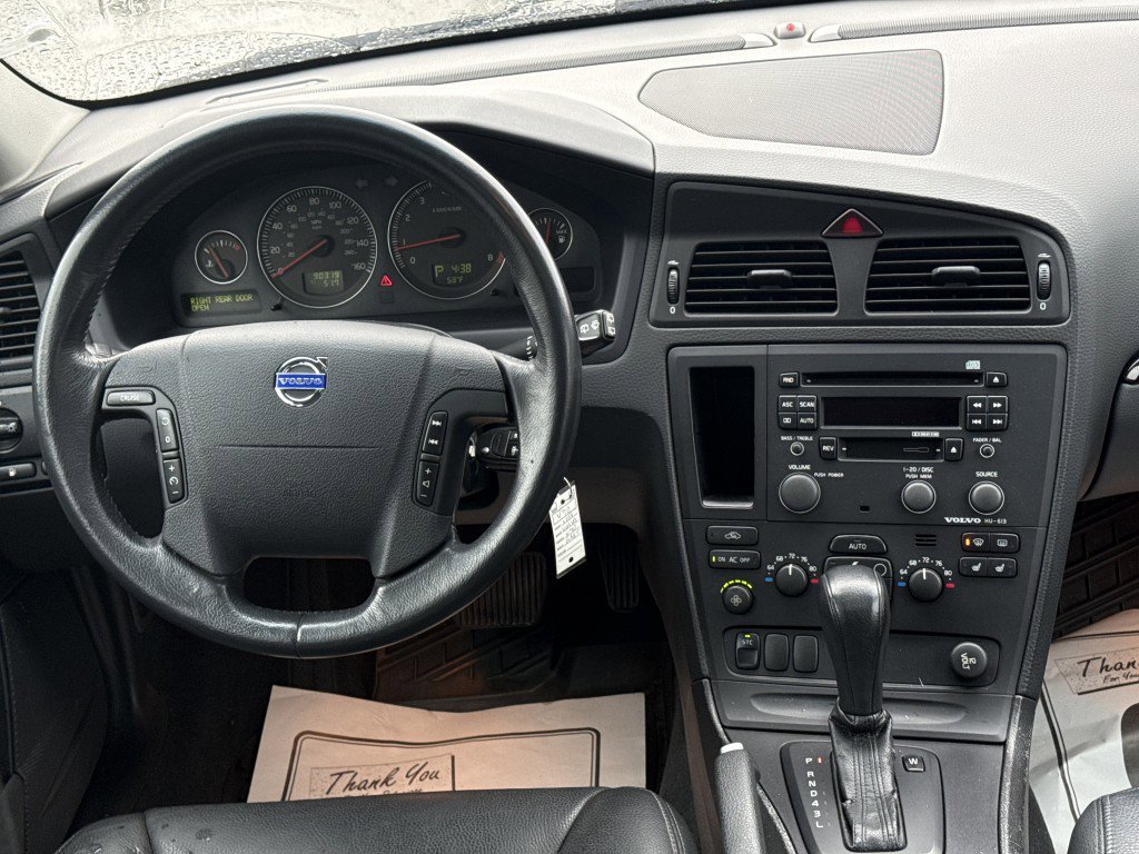 Used 2004 Volvo V70 2.5T FWD image 25