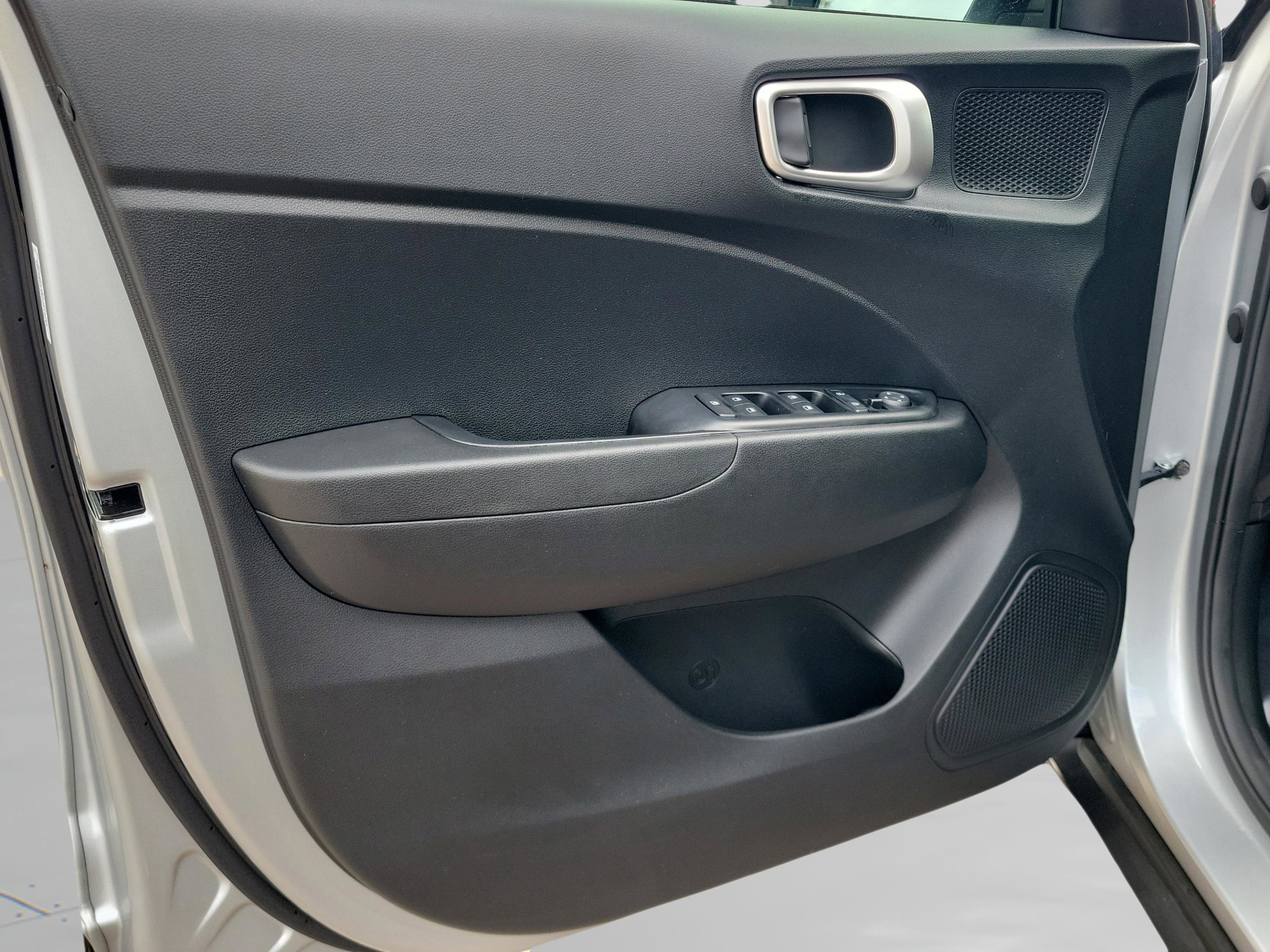 Certified 2023 Hyundai Venue SE image 16