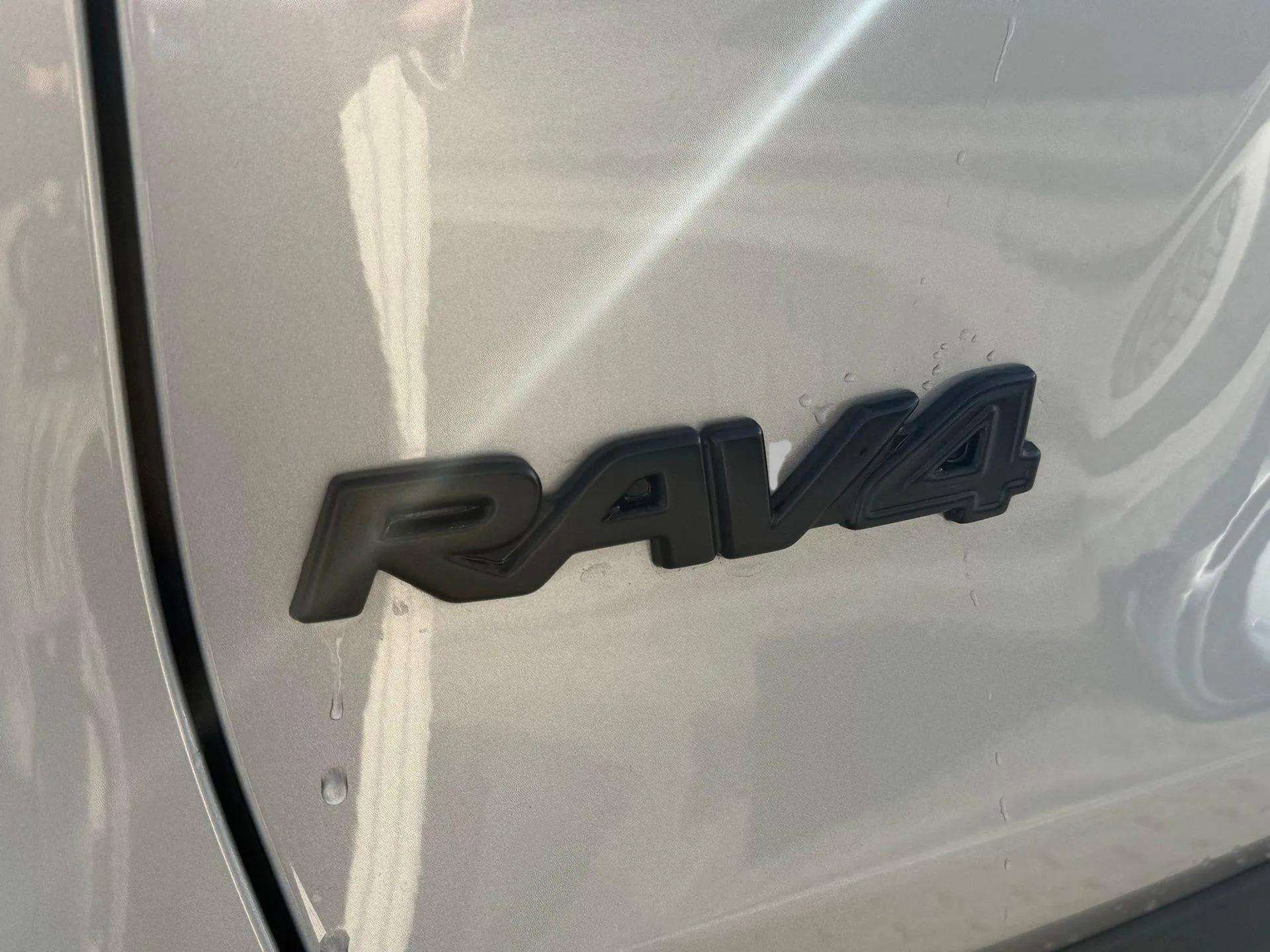 Used 2025 Toyota RAV4 XLE w/ Convenience Package FWD image 17