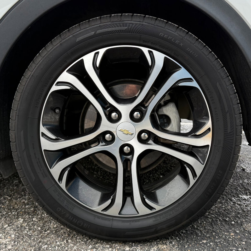 Used 2017 Chevrolet Bolt Premier w/ Driver Confidence II Package image 29