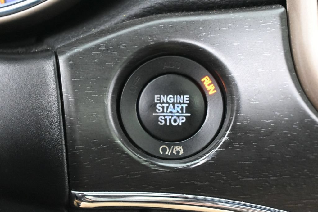 Used 2017 Jeep Grand Cherokee Limited w/ Luxury Group II RWD image 28