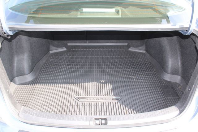 Used 2025 Toyota Corolla SE w/ SE Premium Package image 8