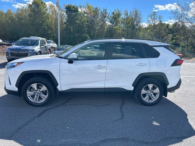 Used 2022 Toyota RAV4 XLE w/ Convenience Package AWD/4WD image 3