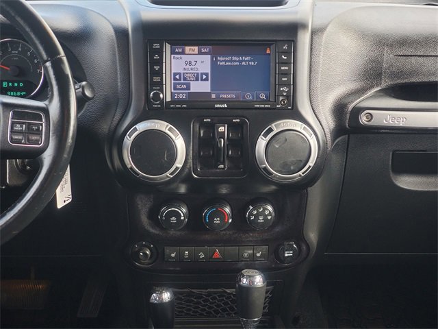 Used 2015 Jeep Wrangler Unlimited Rubicon w/ Connectivity Group image 27