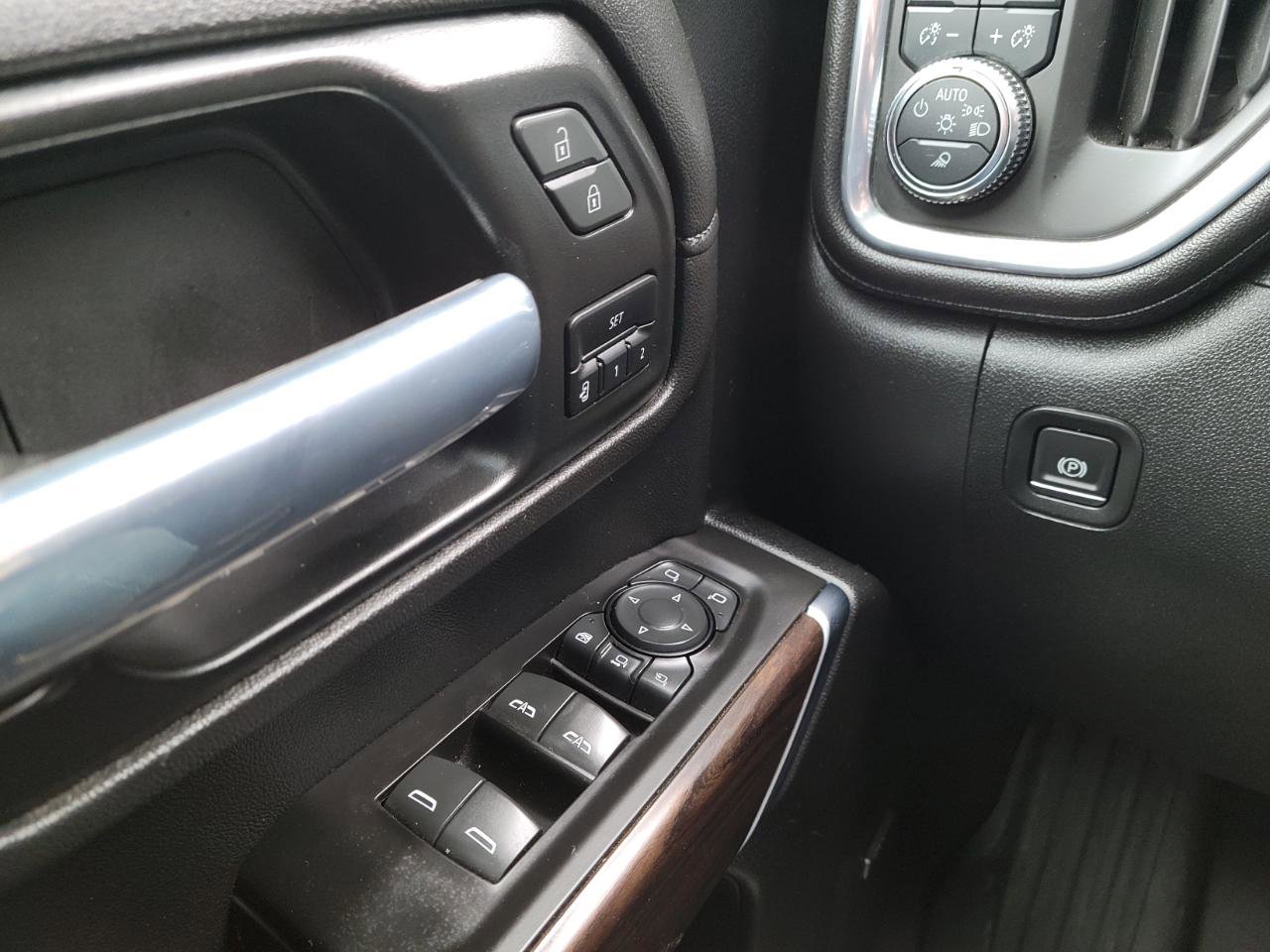 Used 2021 GMC Sierra 3500 SLT w/ SLT Preferred Package image 14