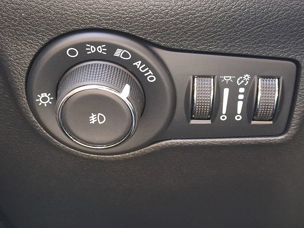 Used 2025 Jeep Compass Latitude AWD/4WD image 25