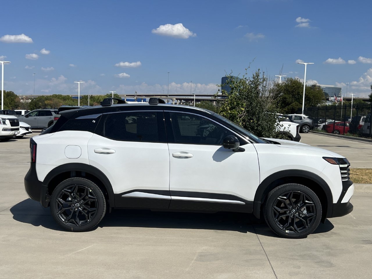New 2027 Nissan Kicks SR FWD image 3