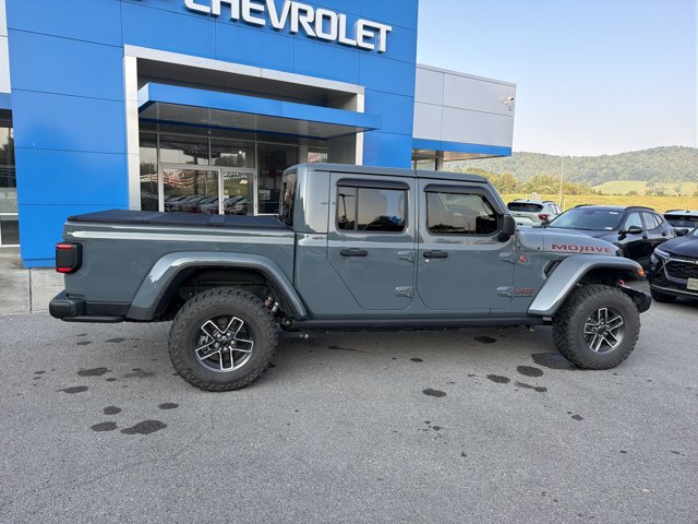 Used 2024 Jeep Gladiator Mojave AWD/4WD image 3