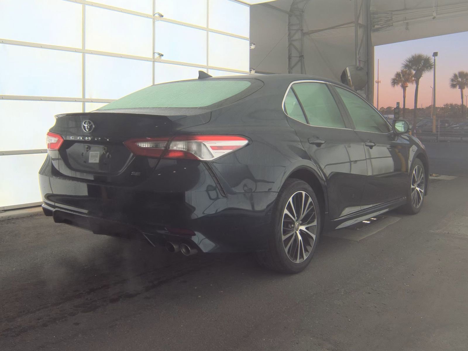 Used 2020 Toyota Camry SE image 6