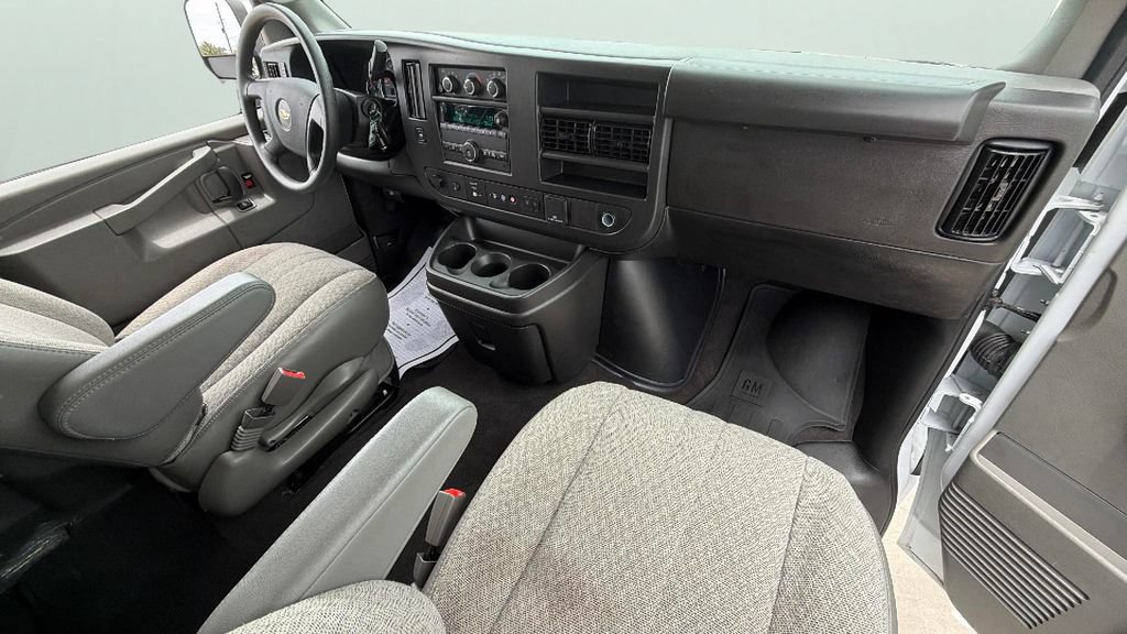 Used 2025 Chevrolet Express 3500 LT w/ LT Preferred Equipment Group RWD image 33