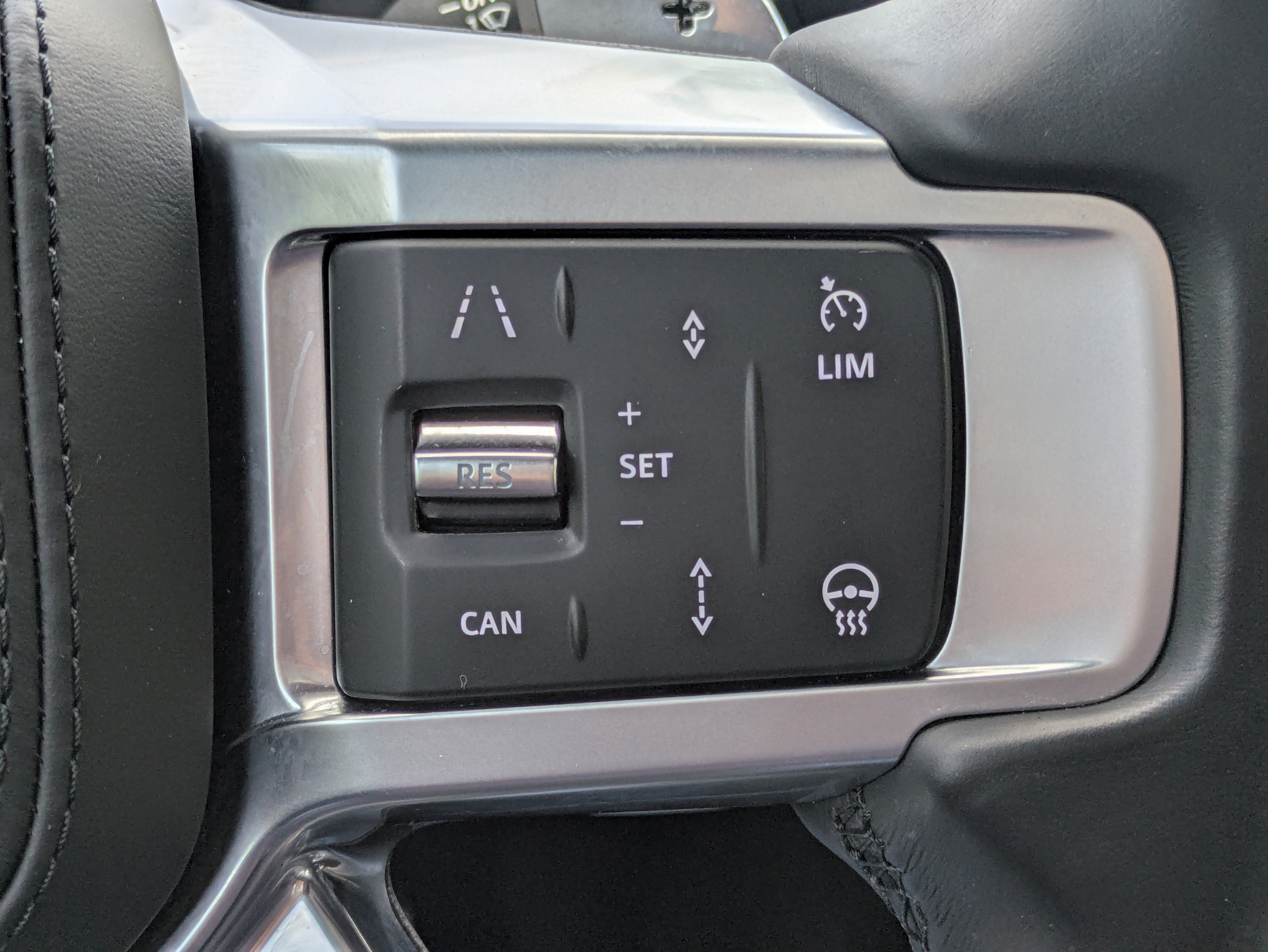 Used 2025 Land Rover Discovery Metropolitan Edition AWD/4WD image 28