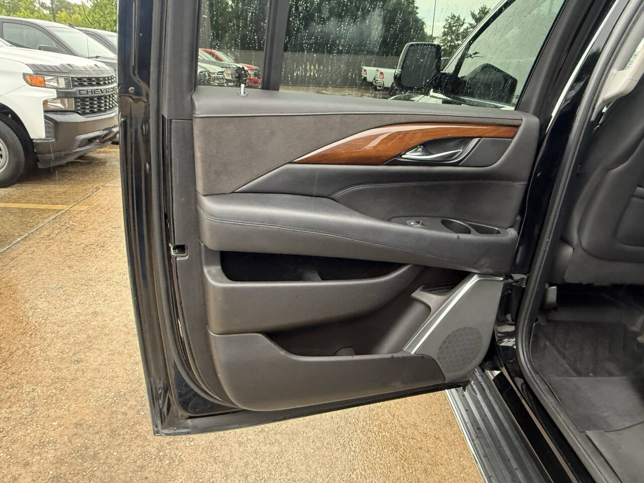 Used 2020 Cadillac Escalade ESV Luxury RWD image 15
