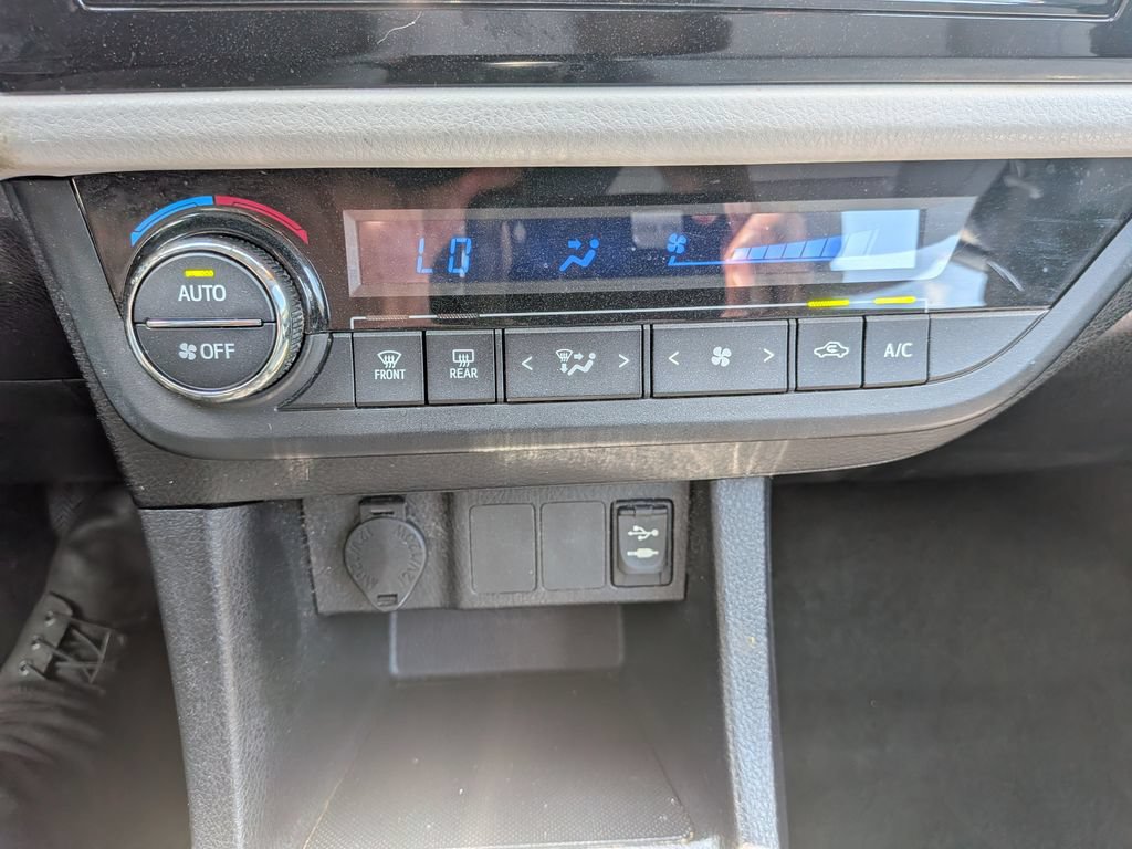 Used 2015 Toyota Corolla LE FWD image 21