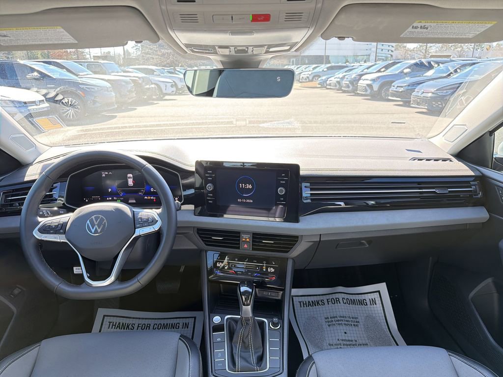 Used 2025 Volkswagen Jetta SE image 21